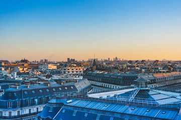 160cm、45kg的男生该如何穿衣搭配啊、春、夏、秋季。