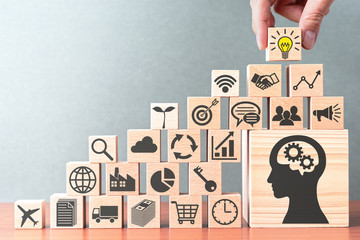 谁说宁次小时候喜欢雏田的-