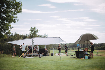 160cm、45kg的男生该如何穿衣搭配啊、春、夏、秋季。