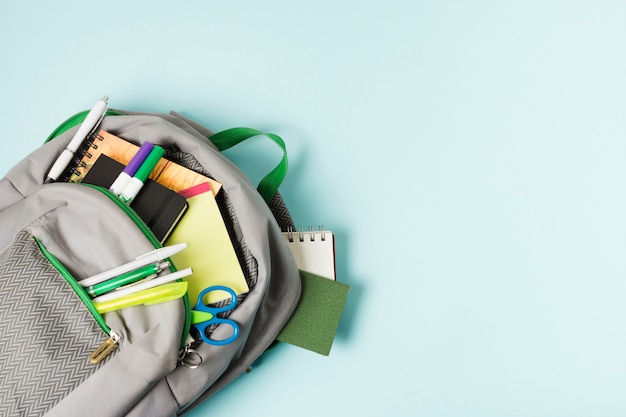 160cm、45kg的男生该如何穿衣搭配啊、春、夏、秋季。